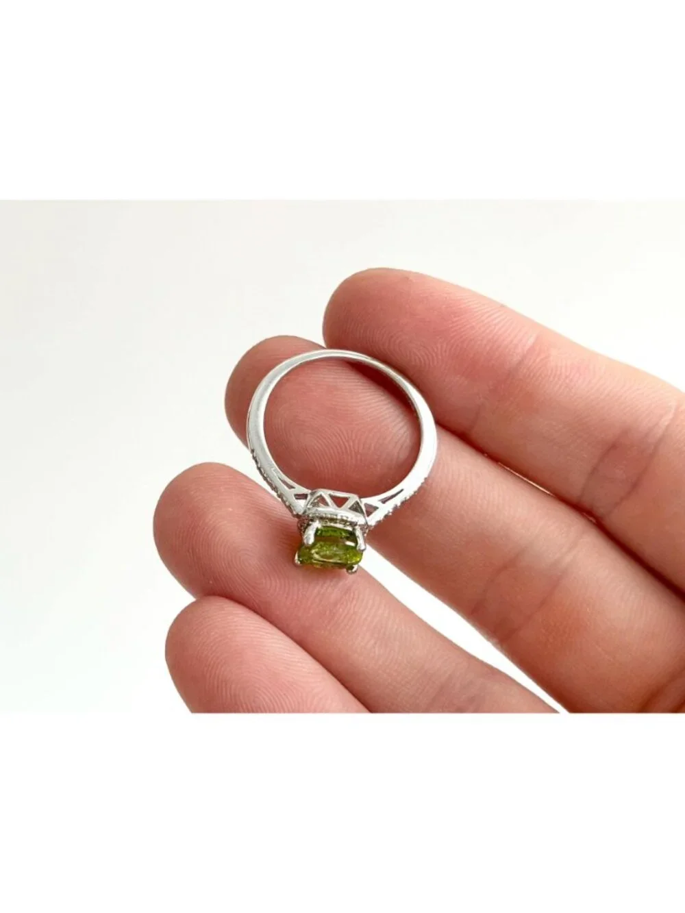Peridot Cushion Cut Gemstone CZ Lined Sterling Silver 925 Vintage Ring - sz 7.75
